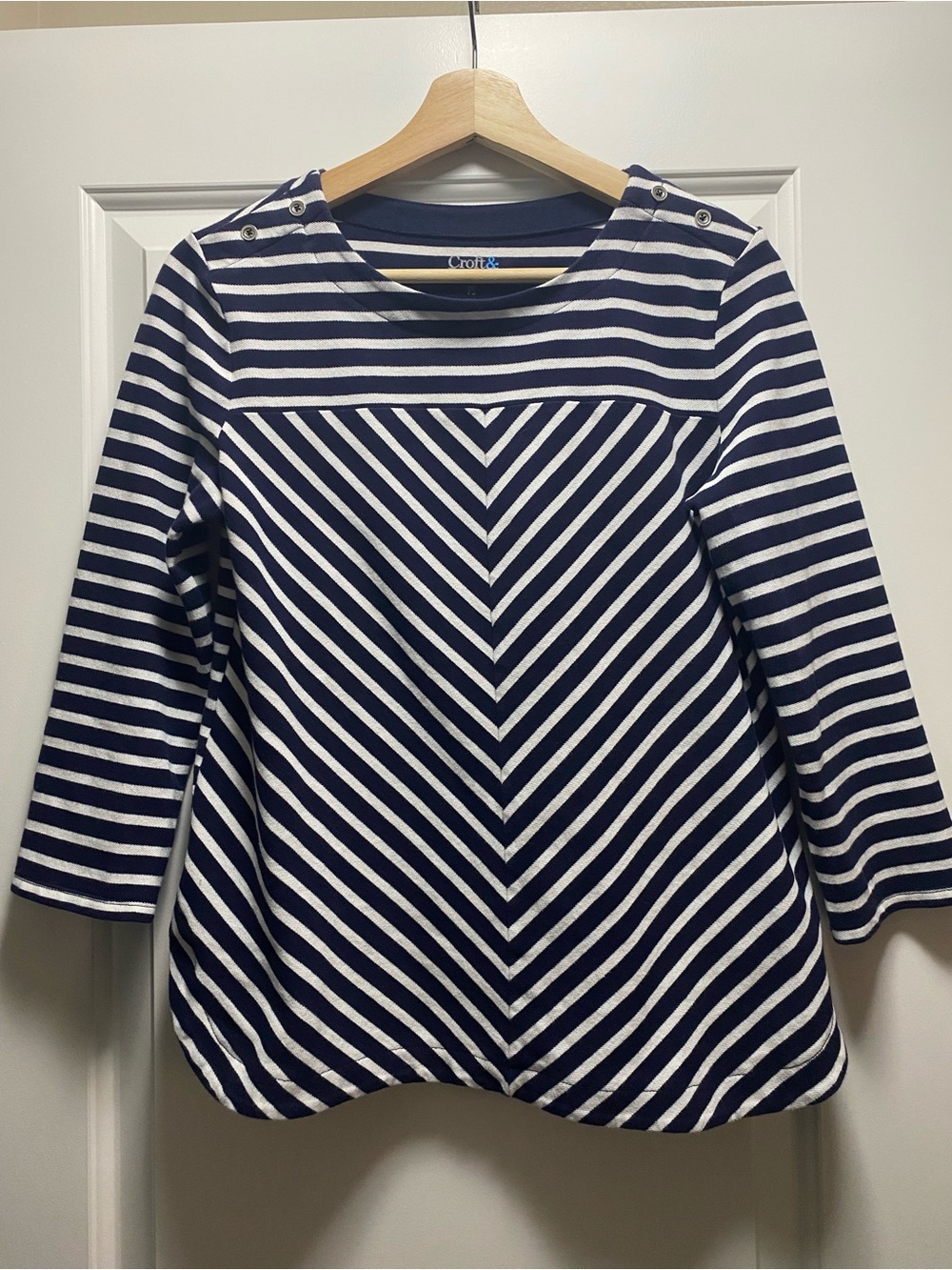 Croft and Barrow Navy Blue and White Chevron Stripe 3/4 Sleeve Top PS